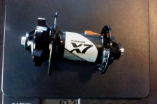 Sram X7 front hub 9mm x 108mm, 6 bolt disk, 32 holes